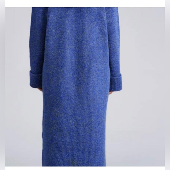 FLAT WHITE SWEATER DRESS - Picture 2 of 11